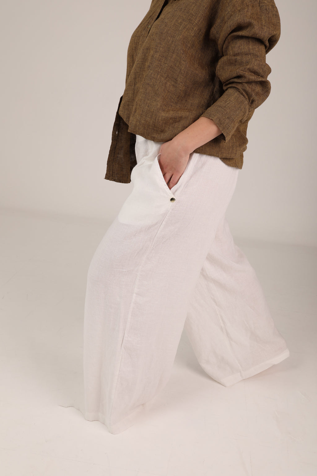 White pants Dune