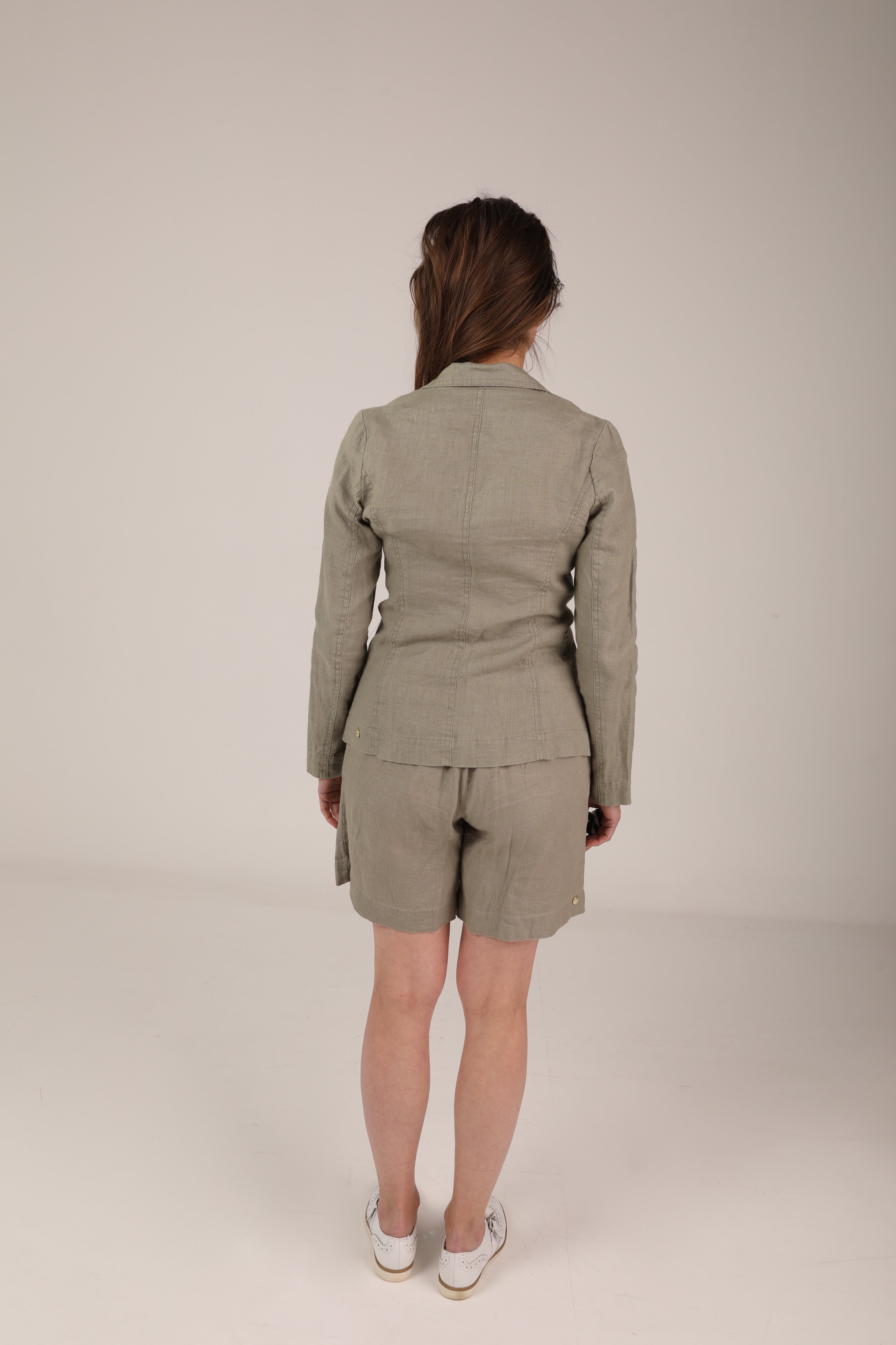 Shots and jacket suit
